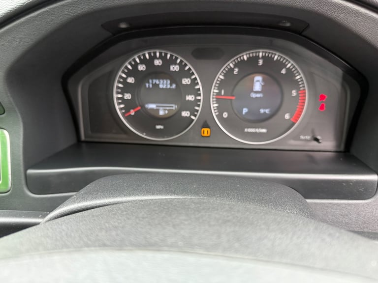 2008 Volvo XC70 2.4 D5 diesel estate automatic 176,000 Miles ex condition 