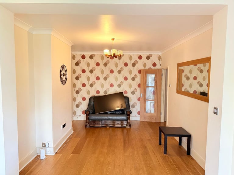 Beautiful 4 Bedroom with 2 Bathroom House available to let at Barley lane Ilford, IG3,