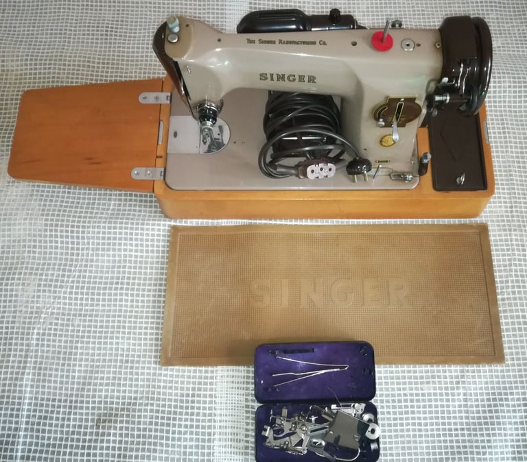 1950 Singer Sewing Machine 201K Case Box Peddle Mat Bobbins Accessories Feet All Sewing Parts Incl