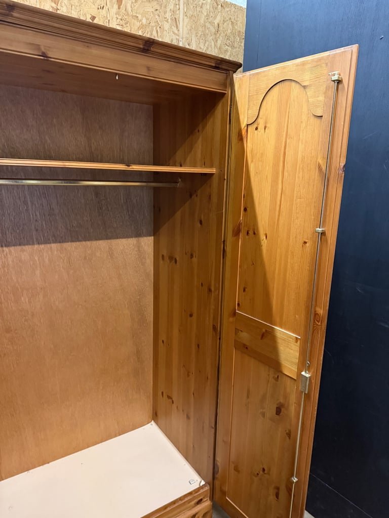 Ducal Pine Large Wardrobe 4 Door Hanging Rail & Shelves