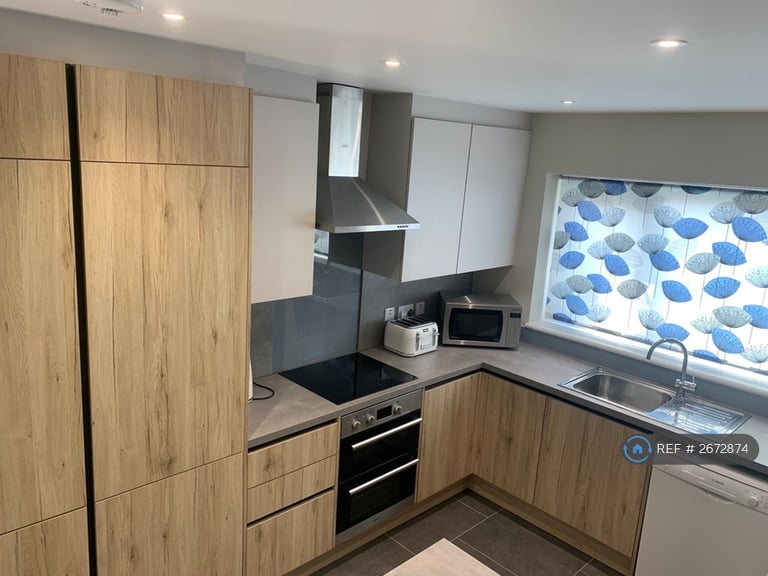 6 bedroom house in Trinity Avenue, Nottingham, NG7 (6 bed) (#2672874)