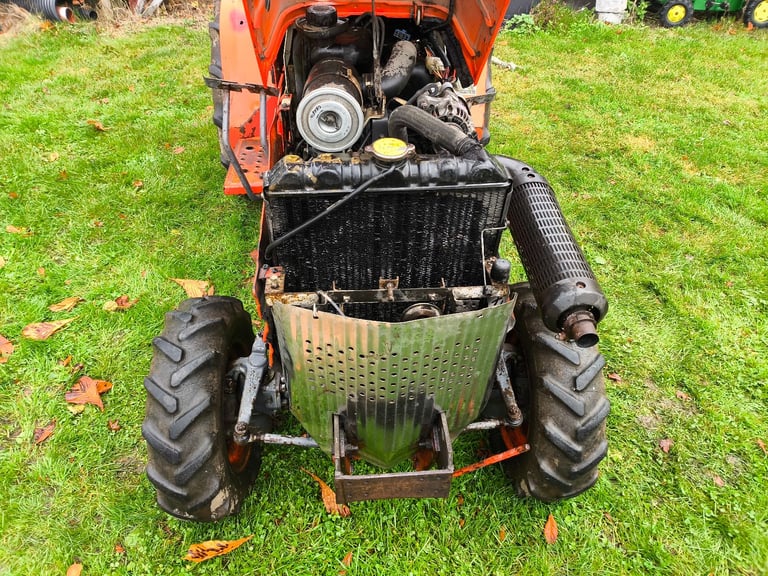 Kubota B1750 mini tractor 