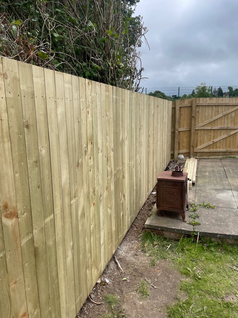 Fence and gate