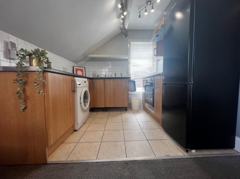 1 Bed Flat - Meanwood Road