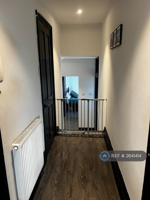 2 bedroom flat in Charlwood Mansion, London, SW12 (2 bed) (#2641414)