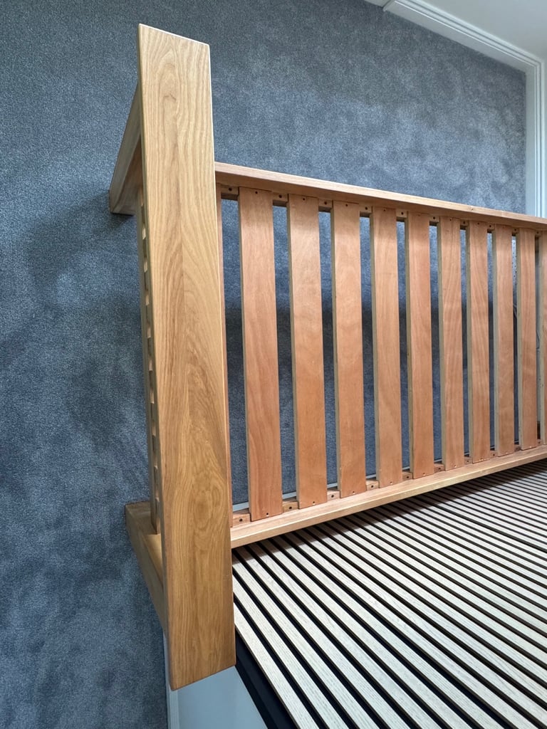 Oak bed