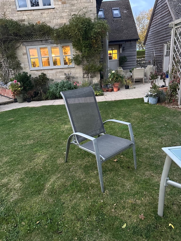 Garden table and 6 matching chairs