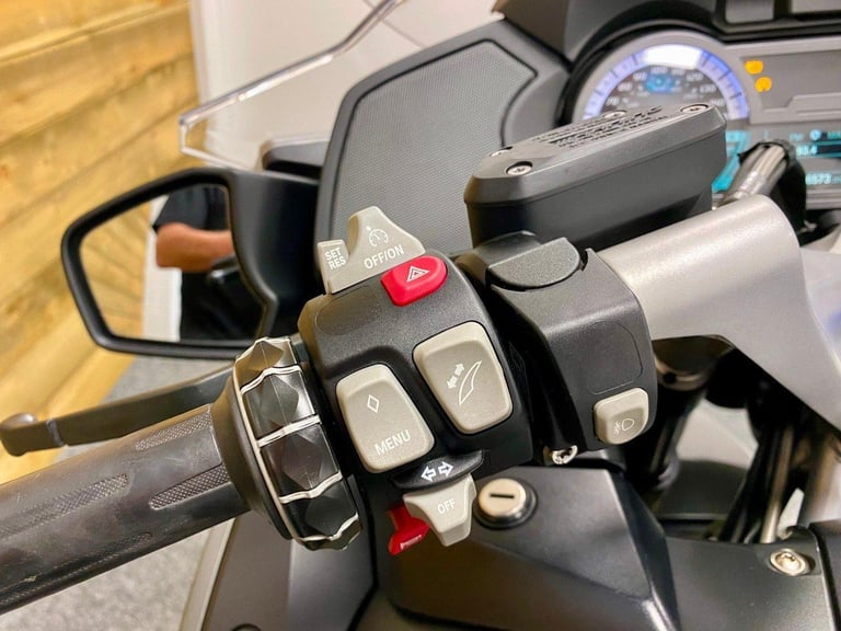 SUPERB CONDITION 2015 BMW R1200RT LE, FSH, 12 MONTHS NATIONWIDE WARRANTY