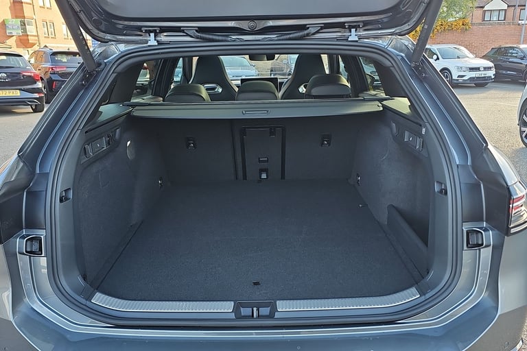 2025 Volkswagen Passat 1.5 TSI eHybrid Black Edition 5dr DSG ESTATE PETROL/ELECTRIC Automatic