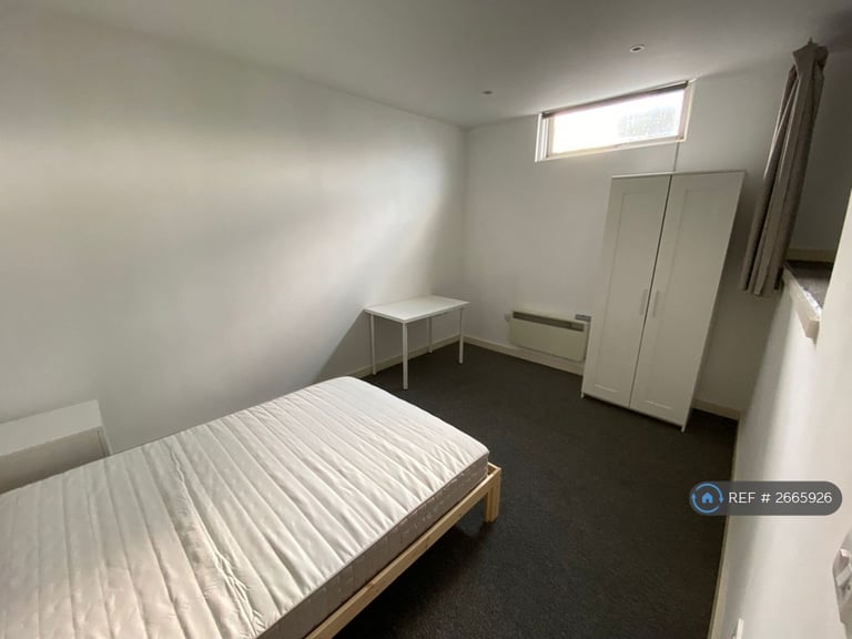 2 bedroom flat in Arthur Road, London, N7 (2 bed) (#2665926)