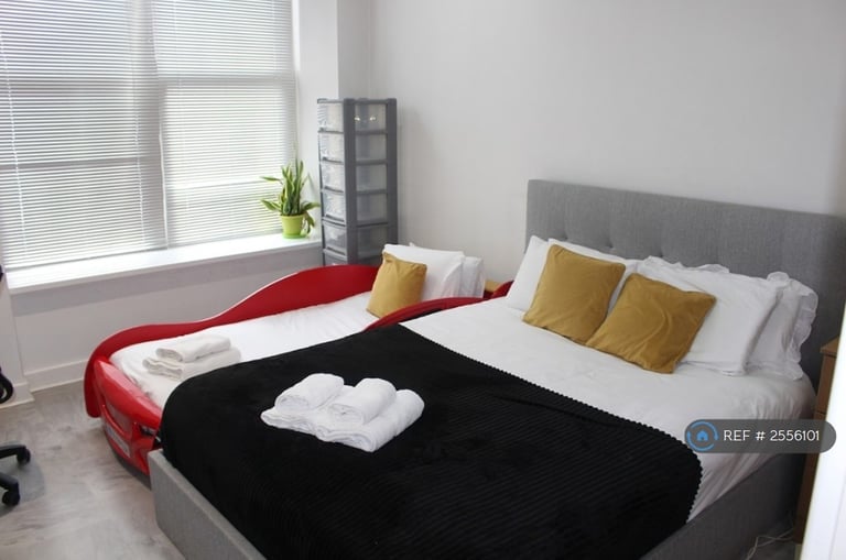 2 bedroom flat in Mcilroys Building, Reading, RG1 (2 bed) (#2556101)