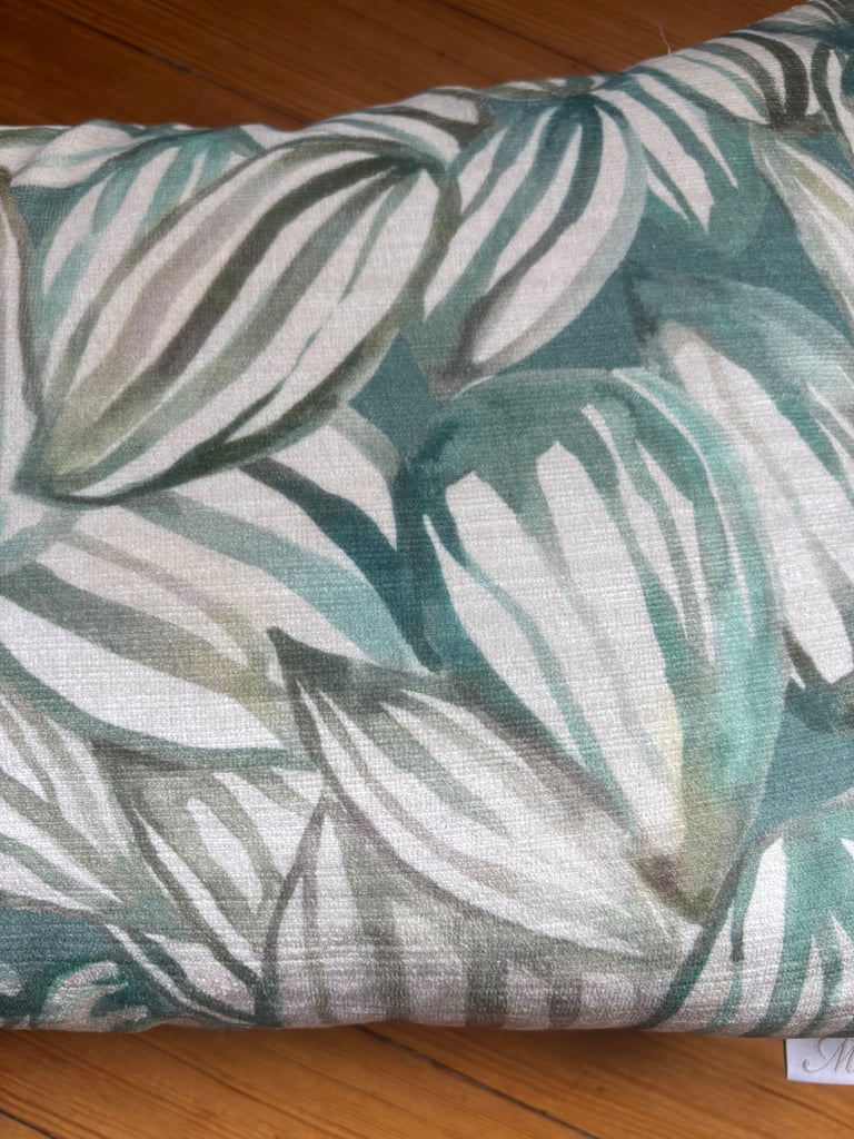 Large patterned cushion