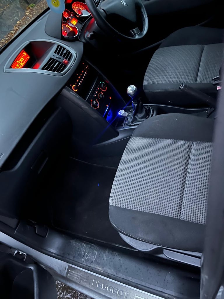 Peugeot, 207, Hatchback, 2010, Manual, 1560 (cc), 5 doors