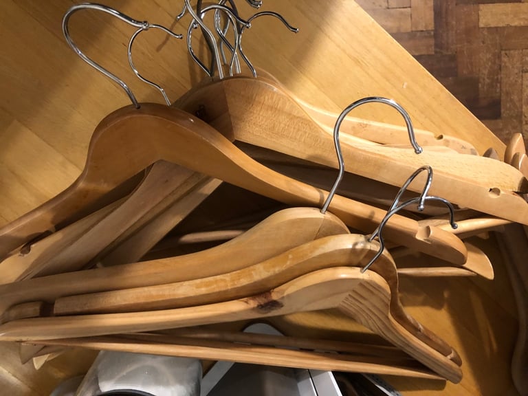 20 wooden Hangers