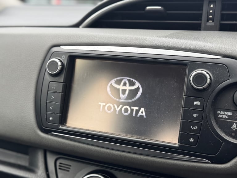 2015 Toyota Yaris 1.0 VVT-i Icon 5dr HATCHBACK Petrol Manual