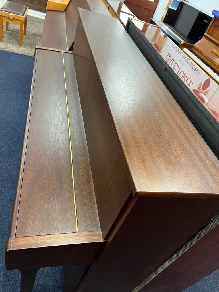 Upright Piano Yamaha  P110N 88 Key (FREE LOCAL DELIVERY TN157 KENT) fully Regulated and Tuned