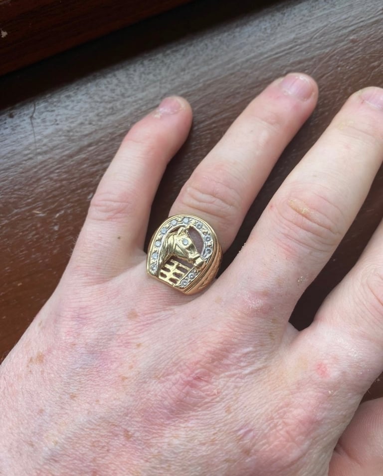 9ct gold horse shoe ring size p