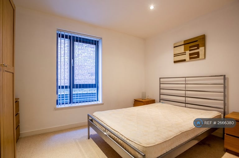 2 bedroom flat in Rice Street, Manchester, M3 (2 bed) (#2666380)