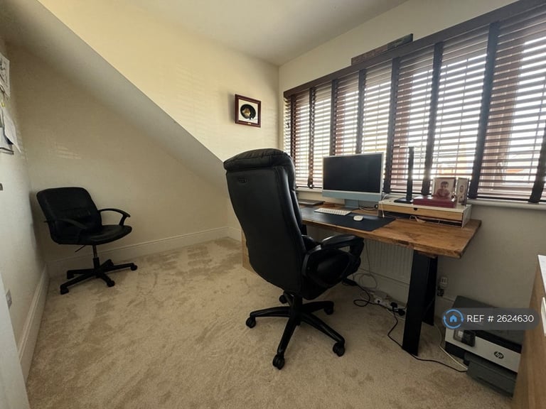 5 bedroom house in Barlow Road, Hamilton, Leicester, LE5 (5 bed) (#2624630)