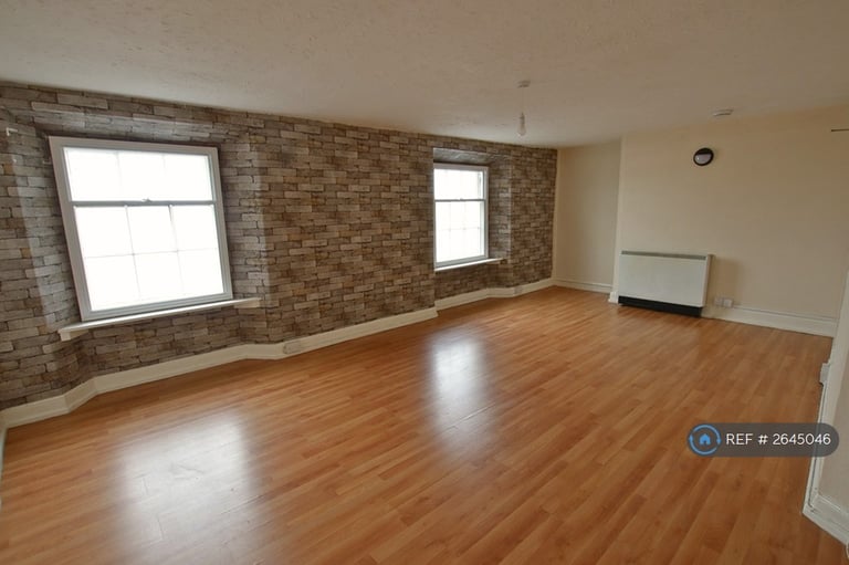 image for 2 bedroom flat in High Street, Ilfracombe, EX34 (2 bed) (#2645046)