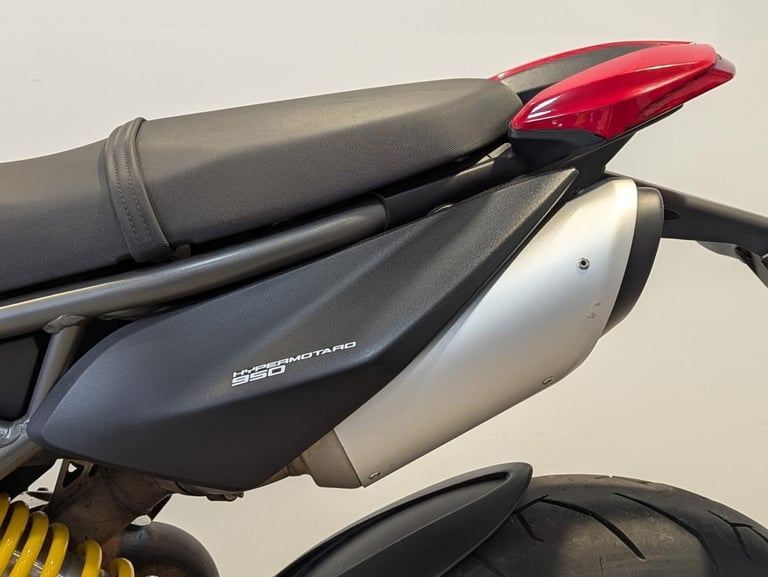 DUCATI HYPERMOTARD 950 2021 - 1 OWNER - FSH - OIL AND RAD GUARD - GENUINE BIKE