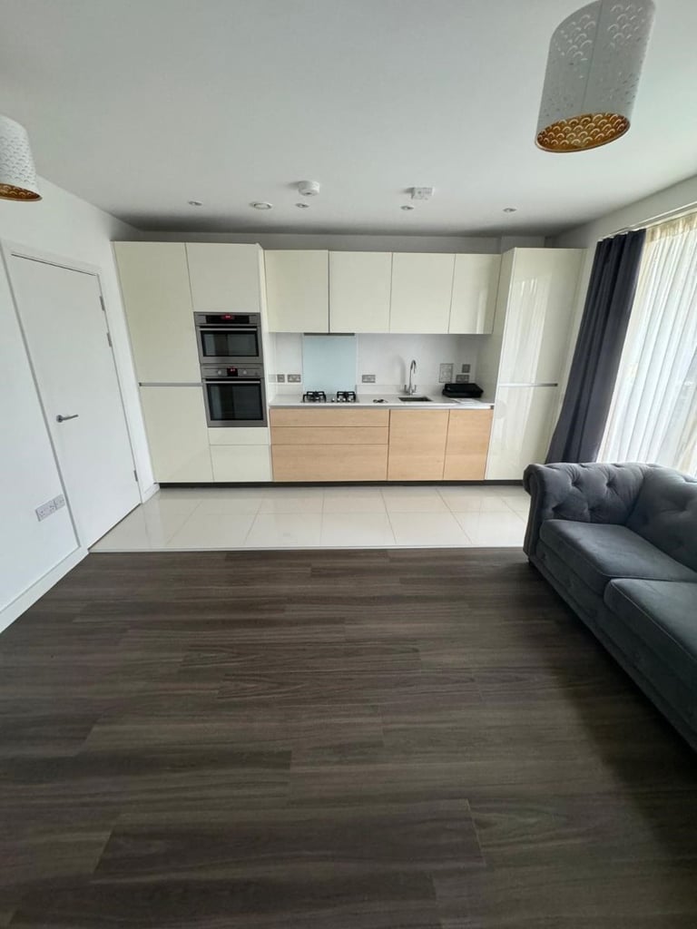 2 bedroom flat in Flat , Caledonian Building, Mill Hill