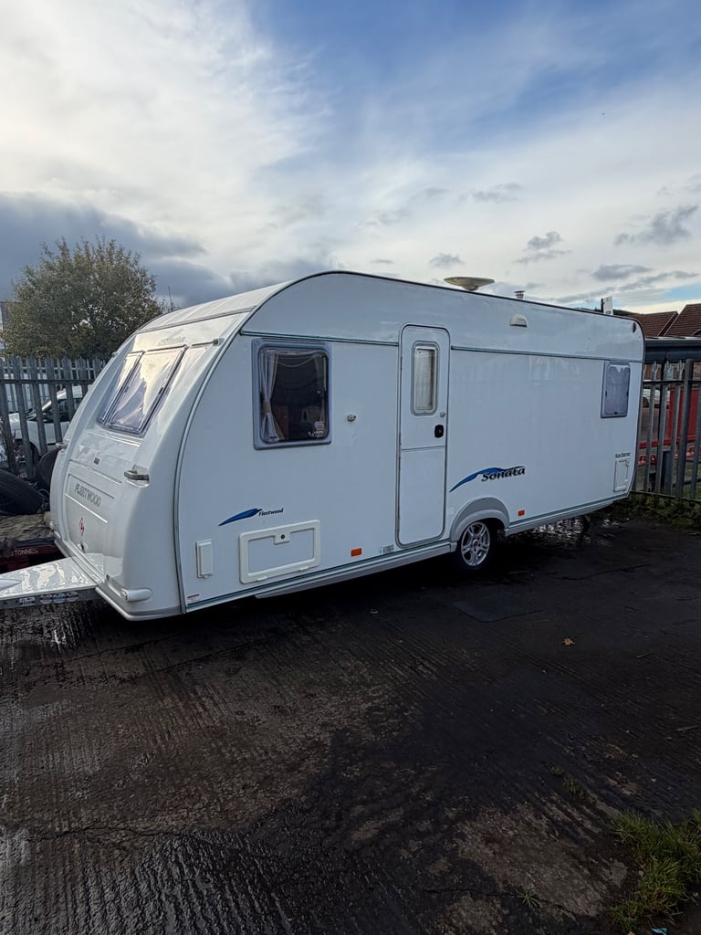 Fleetwood sonata caravan 