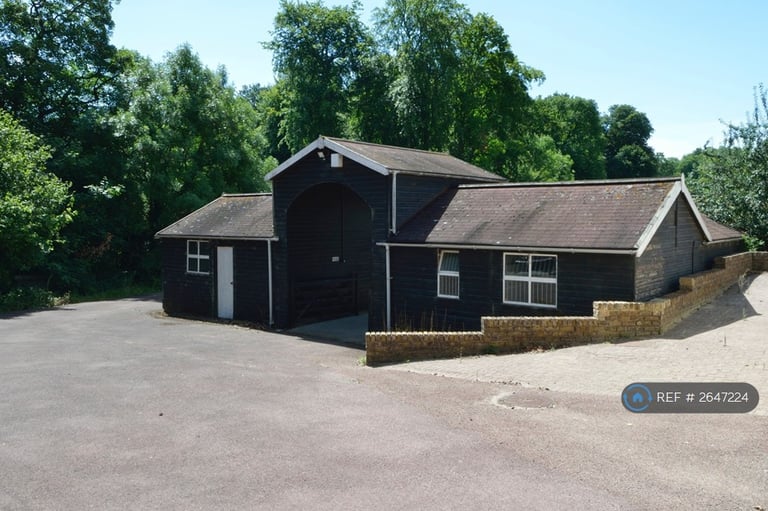 4 bedroom house in Northcourt, Pangbourne, Reading, RG8 (4 bed) (#2647224)