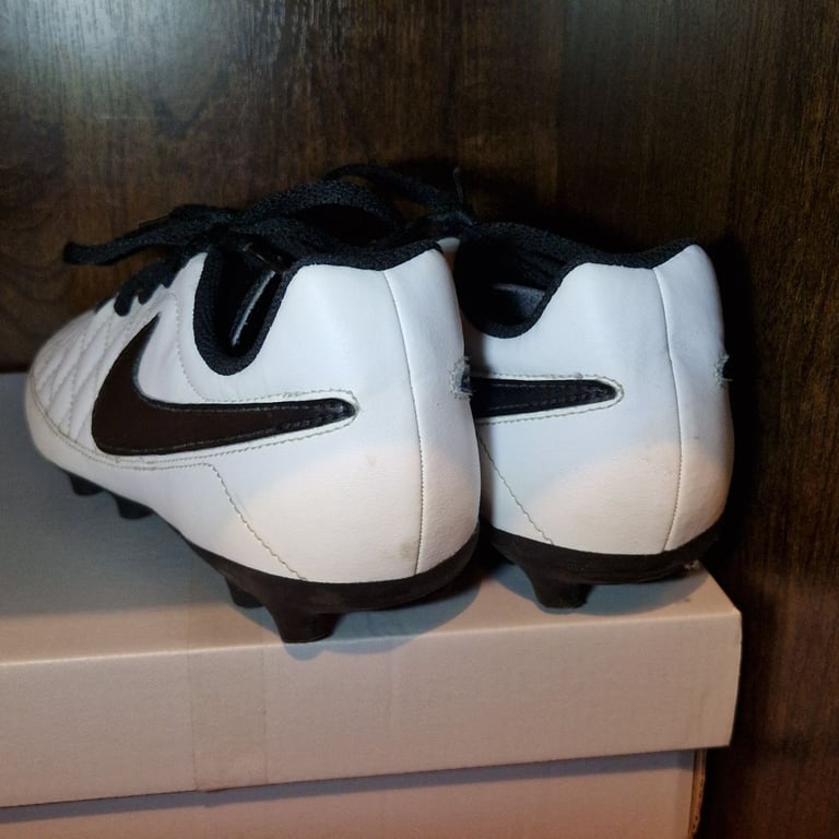 Nike Tiempo Rio II FG Football Boots – White/Black – UK 4.5Y / EUR 36.5 – Excellent Condition