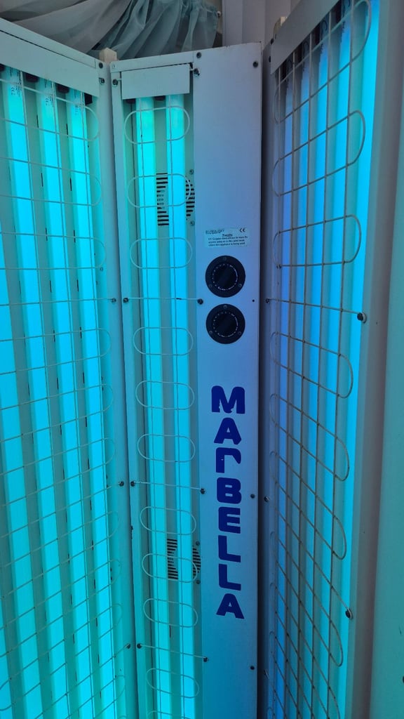 Stand up sunbed 