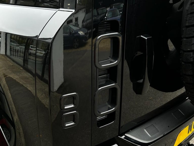 2023 Land Rover Defender 3.0 D250 MHEV HSE Hard Top SUV 3dr Diesel Auto 4WD SWB Euro 6 (s/s) (250...