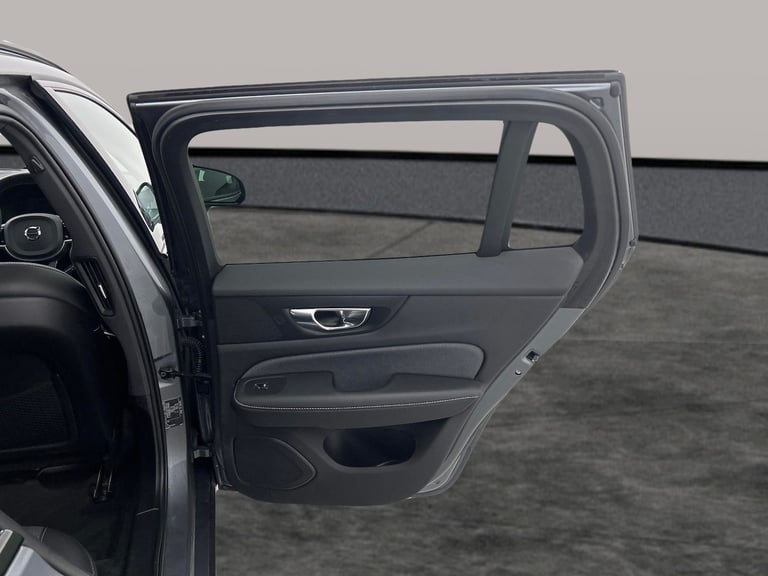 2020 Volvo V60 2.0h T8 Twin Engine 11.6kWh R-Design Plus Estate 5dr Petrol Plug-in Hybrid  Estate...