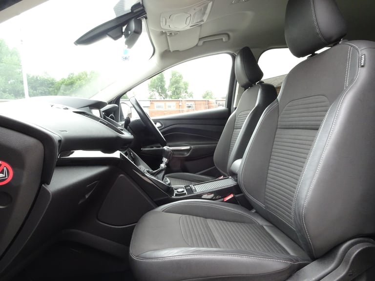 2.0 TDCi Titanium 5dr 2WD *APPLE CAR PLAY +FSH +SATNAV +REV CAM +2 KEYS