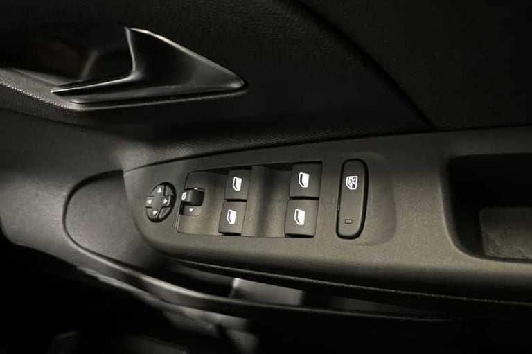 2025 Vauxhall Corsa 50kWh Yes Hatchback 5dr Electric Auto (136 ps) Hatchback Electric Automatic