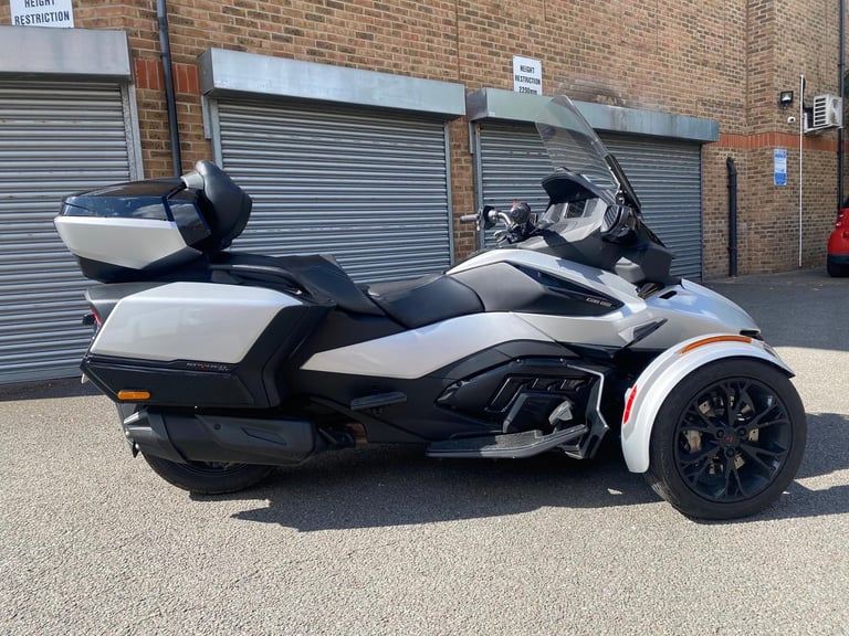 Can-Am Spyder RT Limited — Hyper Silver 2023 reg