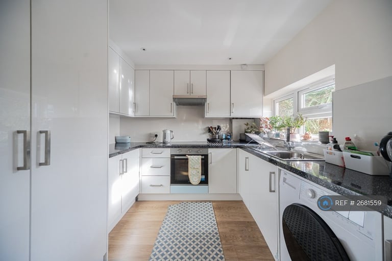 3 bedroom flat in Crowther Avenue, Brentford, TW8 (3 bed) (#2681559)