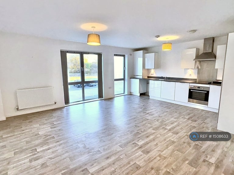 2 bedroom flat in Albarn Court, Colchester, CO2 (2 bed) (#1508633)