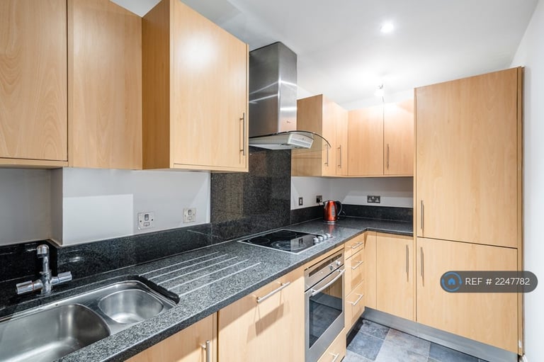 2 bedroom flat in Hoxton Square, London, N1 (2 bed) (#2247782)