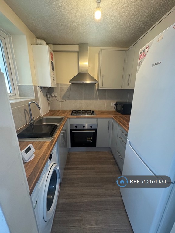 2 bedroom flat in Miranda Court, Salford, M5 (2 bed) (#2671434)