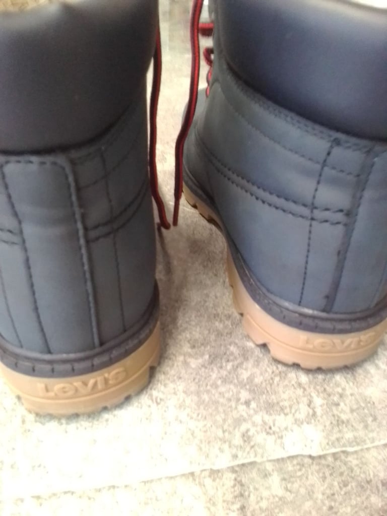 'Levis' Ladies Boots.