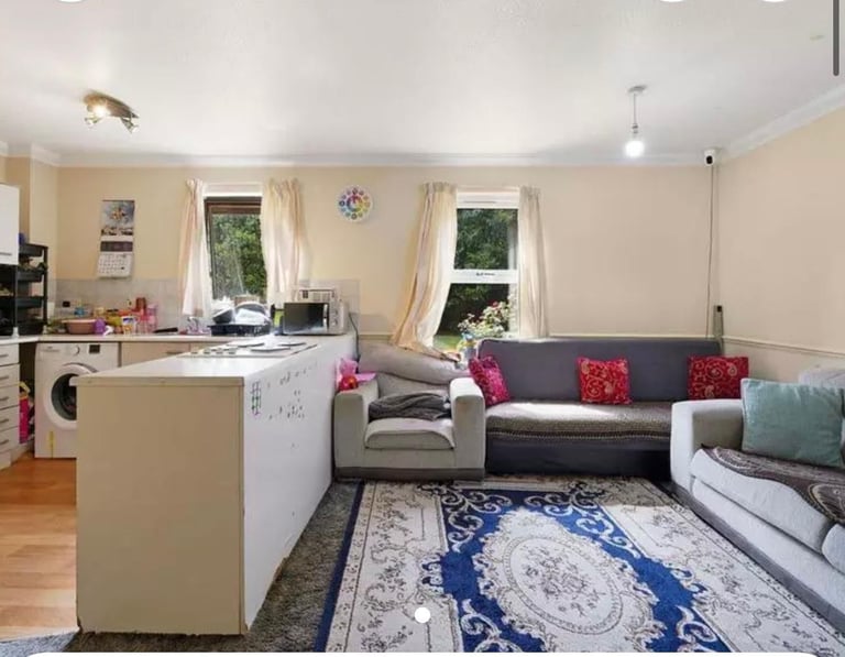 one bed furnished flat to let in East Ham 