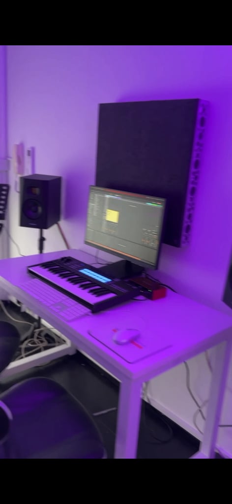 Office desk 