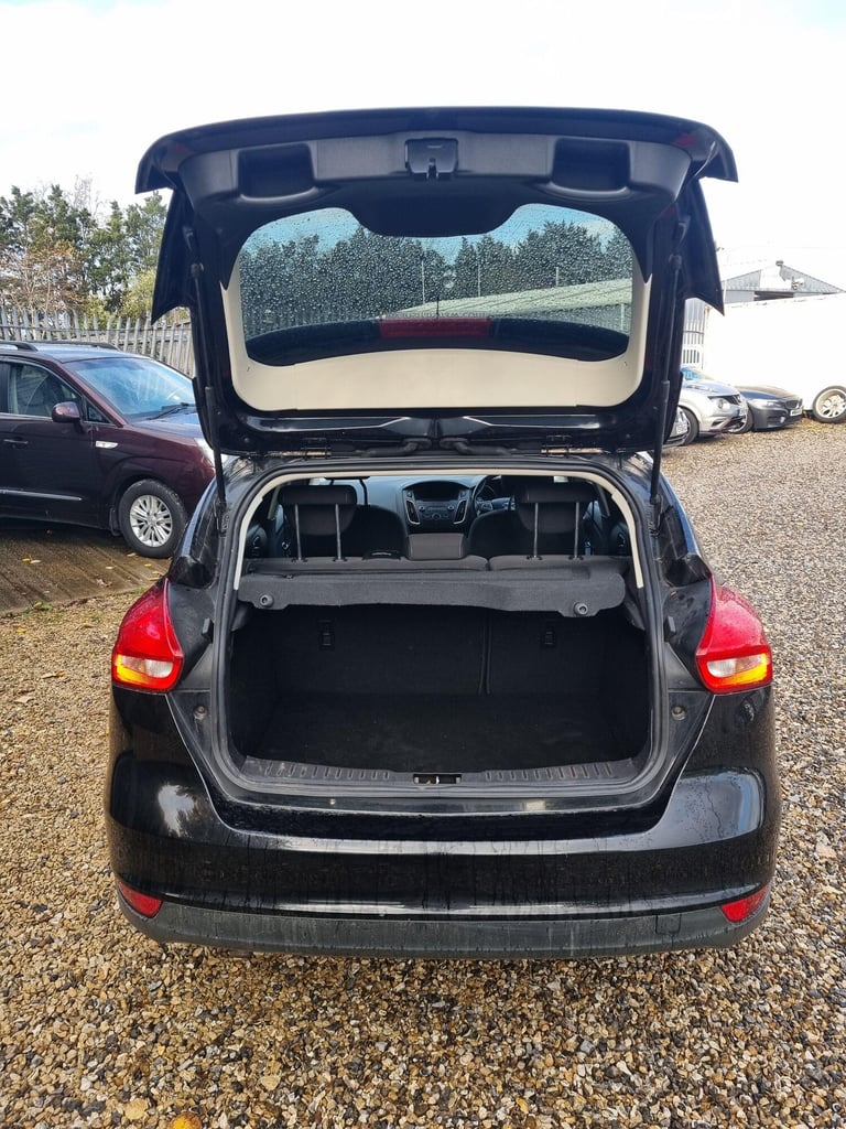 2015 Ford Focus 1.0T EcoBoost Zetec Euro 6 (s/s) 5dr HATCHBACK Petrol Manual