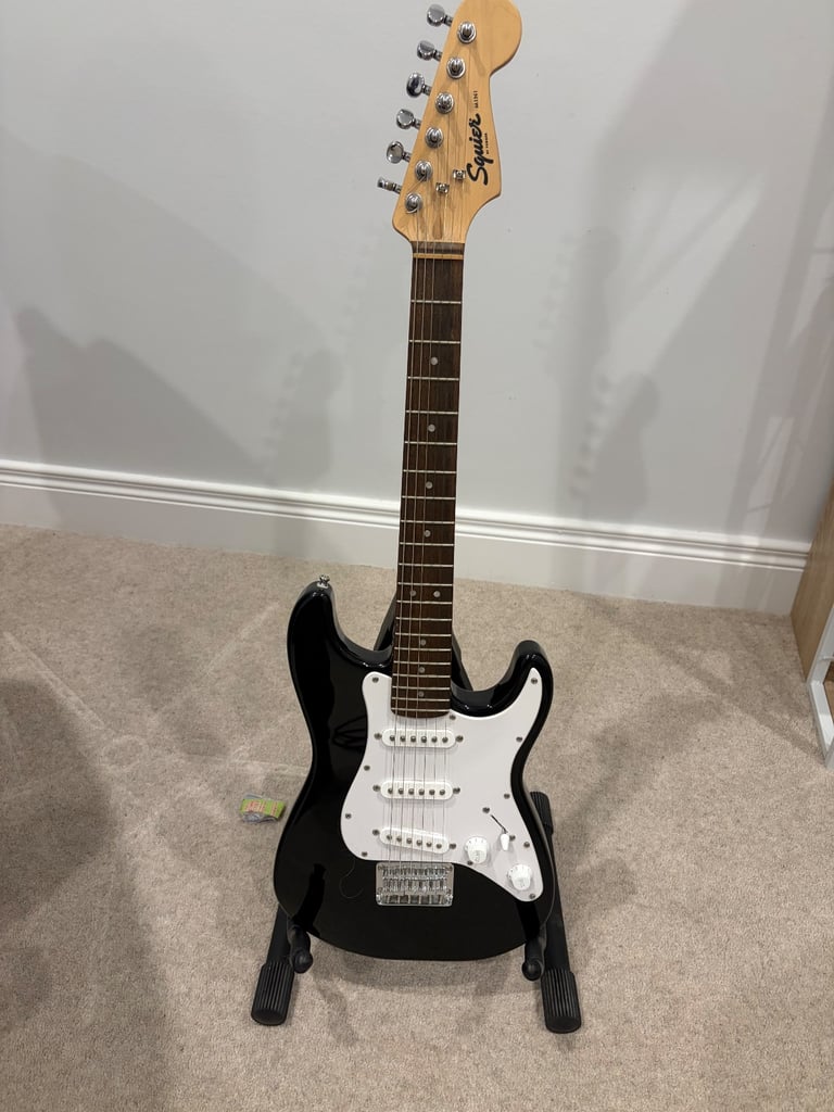 Fender Squier 3/4 length guitar and amp