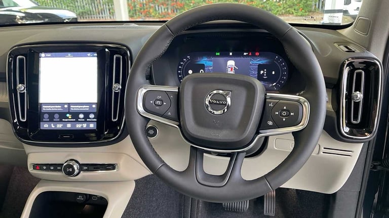 2025 Volvo XC40 2.0 B4P Ultra Dark 5dr Auto SUV Petrol Automatic