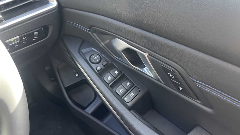 2025 BMW 3 Series 330e 22.3 kWh M Sport 4dr Step Auto Saloon Plug-In Hy Automatic