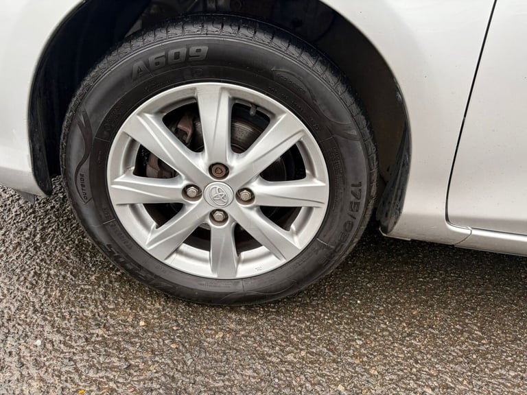 2012 Toyota Yaris 1.33 VVT-i TR 5dr HATCHBACK Petrol Manual