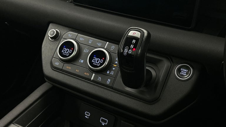 2021 Land Rover Defender 90 3.0 D250 MHEV X-Dynamic SE SUV 3dr Diesel Auto 4WD Euro 6 (s/s) (250 ...