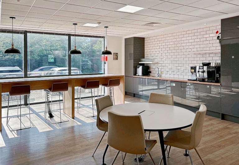 High Wycombe - HP14 3FE, 4 Desk serviced office to rent at Beacon House