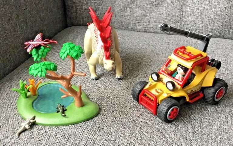 Playmobil 9432  DINOSAUR EXPLOERER VEHICLE & STEGOSAURUS